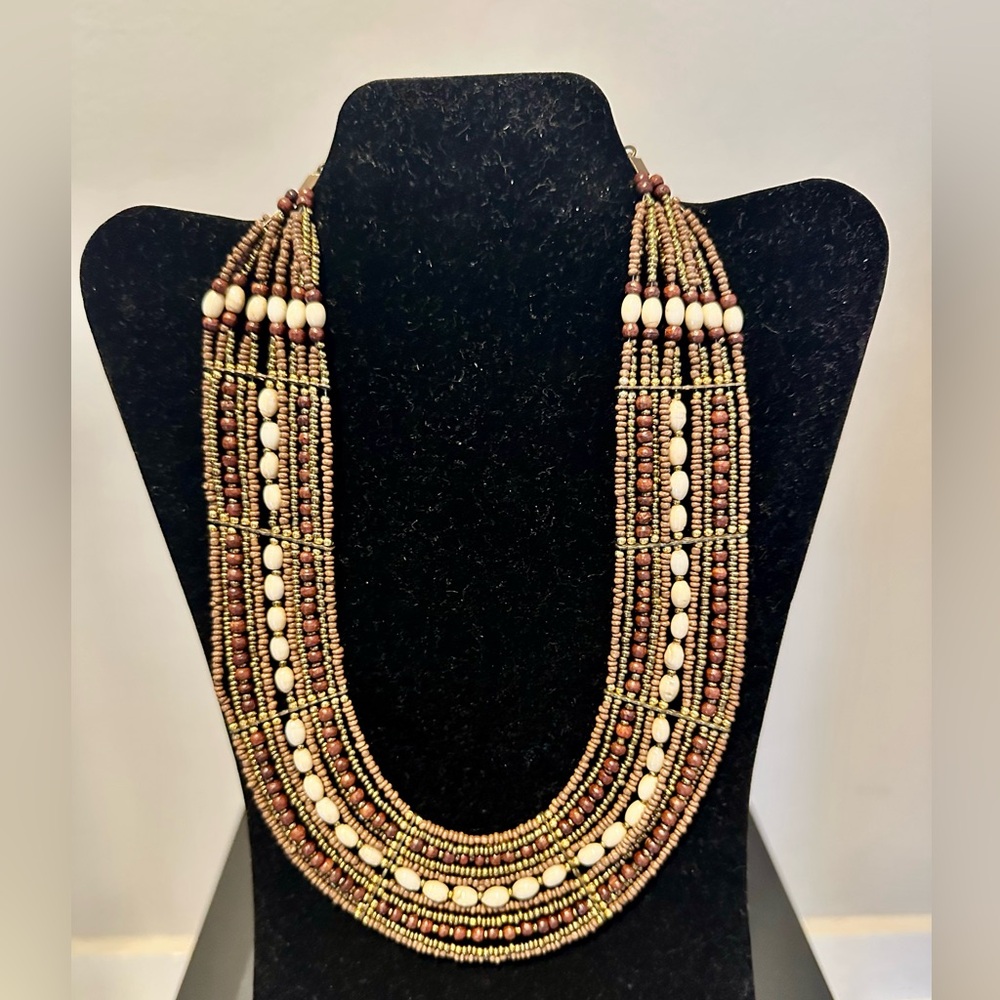Beautiful beaded bib necklace - Picture 2 of 4
